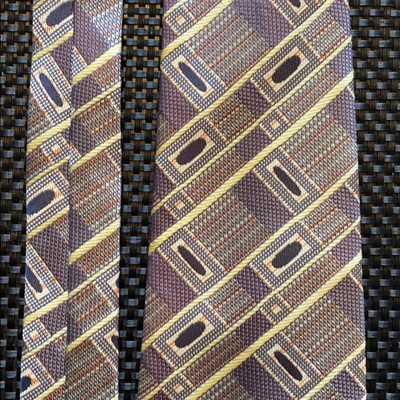 Abstract tie - Picture 2 of 4